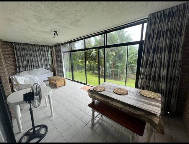 3 BEDROOM APARTMENT FOR SALE IN UVONGO BEACH